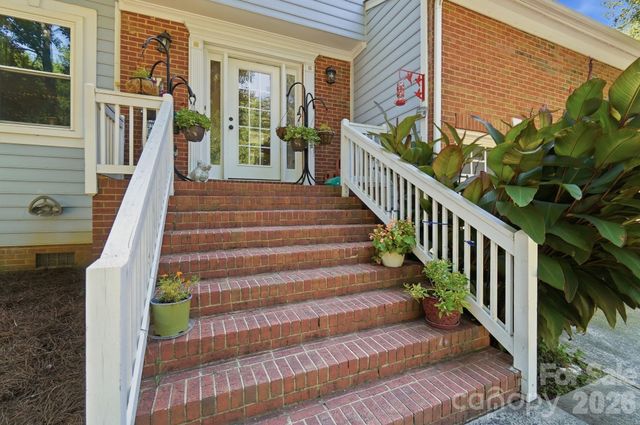 13901 Kings Carriage Lane, Charlotte, NC 28278