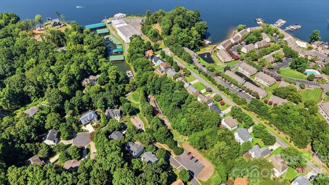 13901 Kings Carriage Lane, Charlotte, NC 28278