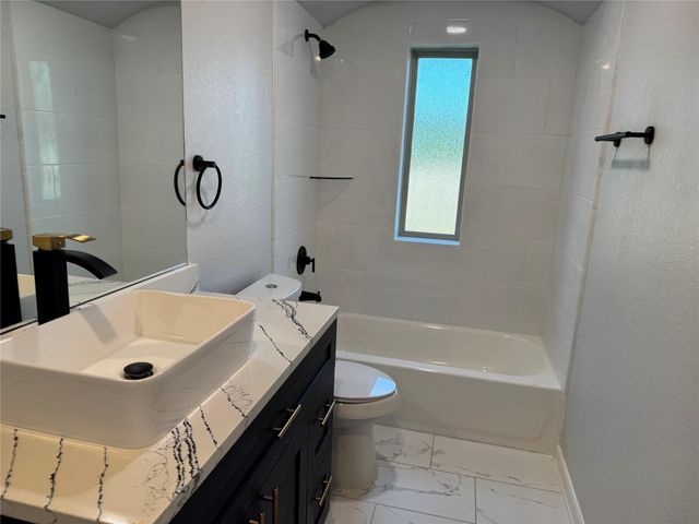 6723 Windhaven Road, Liverpool, TX 77577
