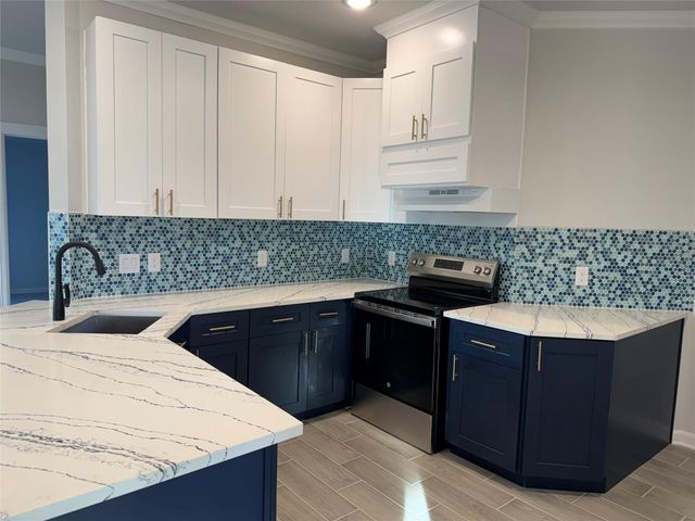 6723 Windhaven Road, Liverpool, TX 77577