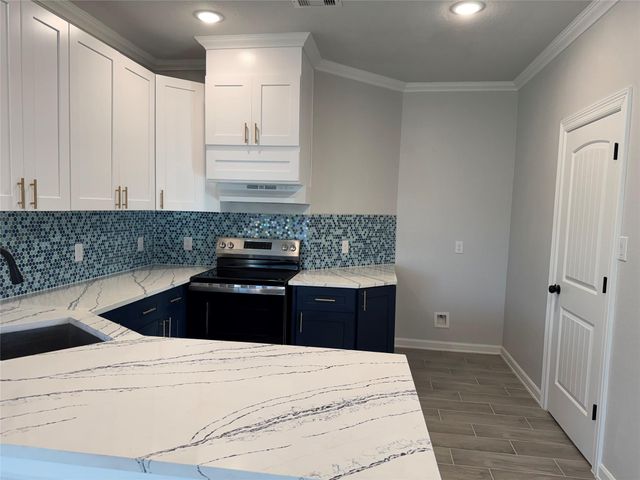 6723 Windhaven Road, Liverpool, TX 77577