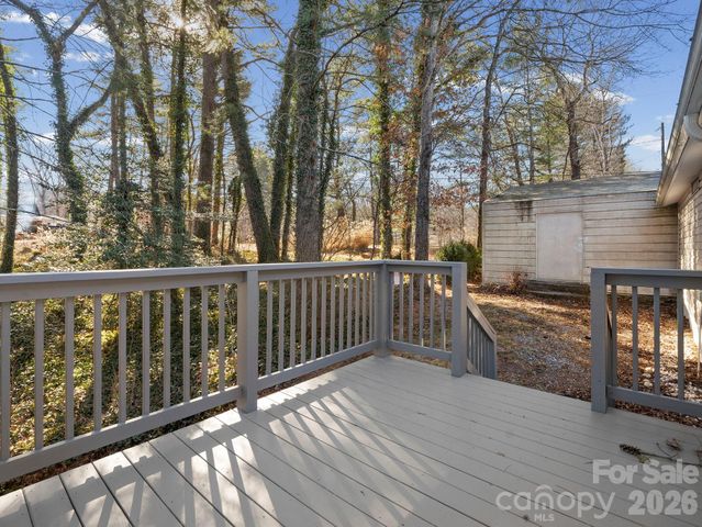 1212 Easy Street, Hendersonville, NC 28791