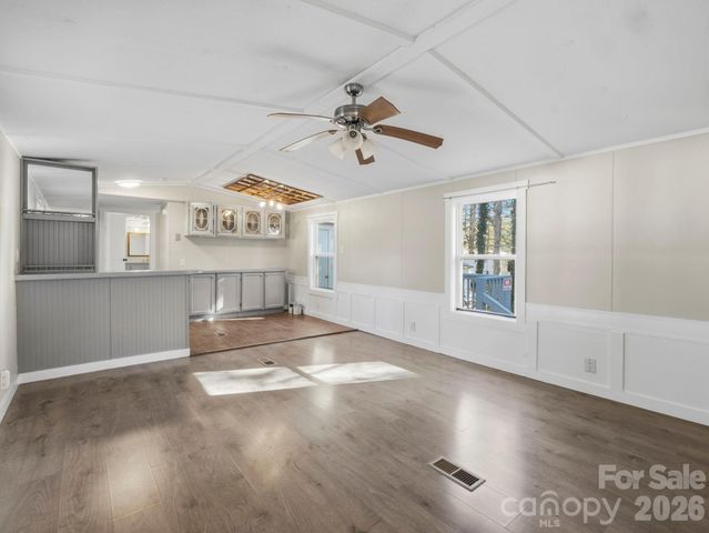 1212 Easy Street, Hendersonville, NC 28791