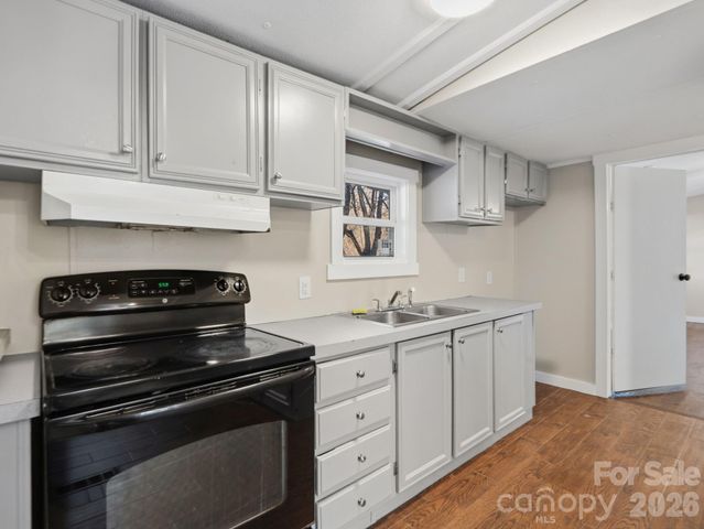 1212 Easy Street, Hendersonville, NC 28791