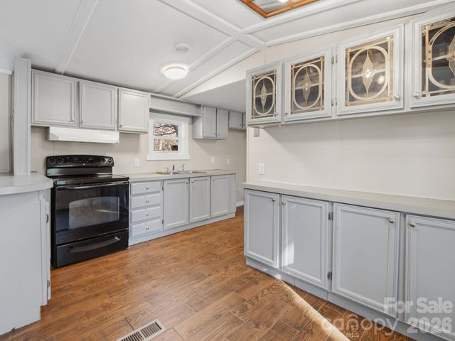 1212 Easy Street, Hendersonville, NC 28791