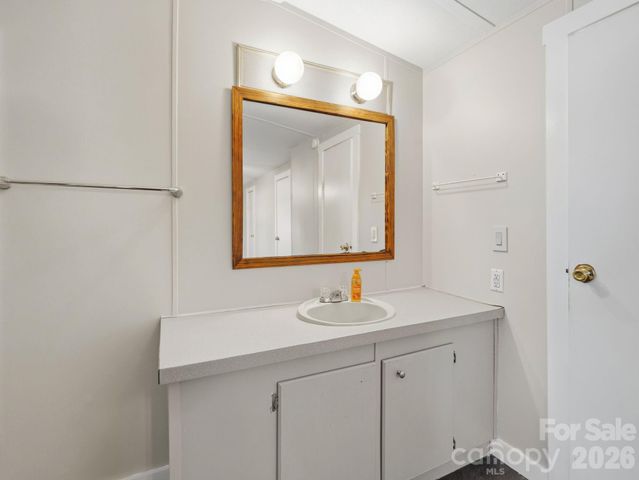 1212 Easy Street, Hendersonville, NC 28791