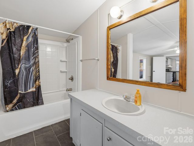 1212 Easy Street, Hendersonville, NC 28791