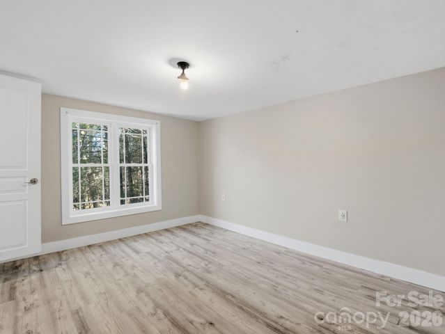 1212 Easy Street, Hendersonville, NC 28791