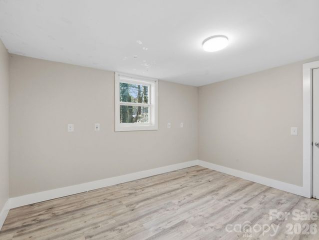 1212 Easy Street, Hendersonville, NC 28791