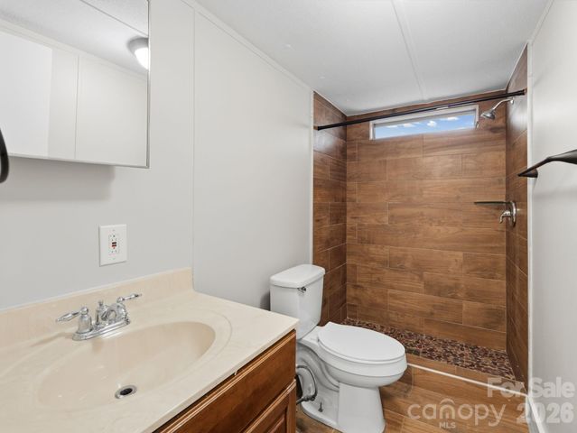 1212 Easy Street, Hendersonville, NC 28791