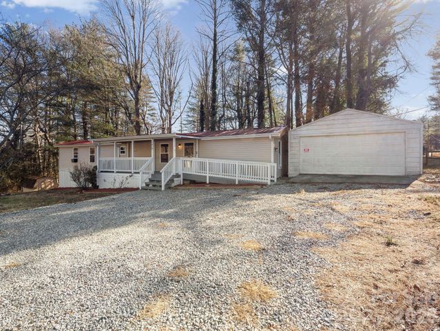 1212 Easy Street, Hendersonville, NC 28791