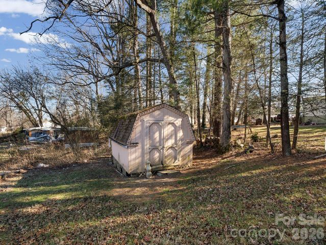 1212 Easy Street, Hendersonville, NC 28791