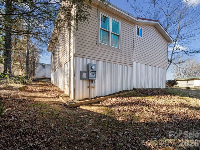 1212 Easy Street, Hendersonville, NC 28791