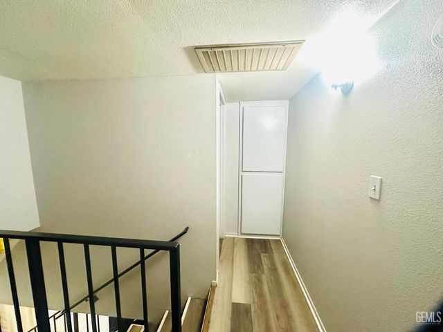 6004 Almendra Avenue B, Bakersfield, CA 93309