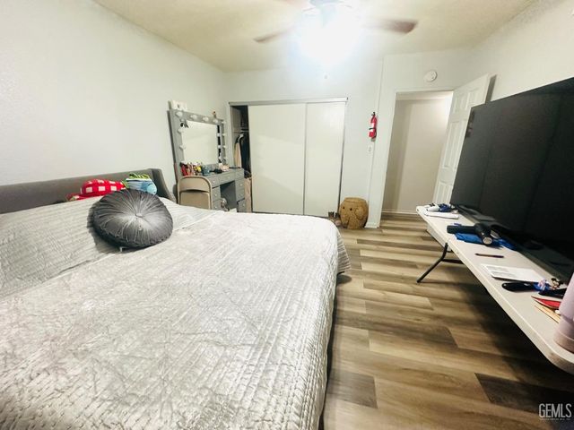 6004 Almendra Avenue B, Bakersfield, CA 93309