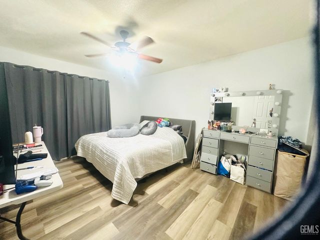 6004 Almendra Avenue B, Bakersfield, CA 93309