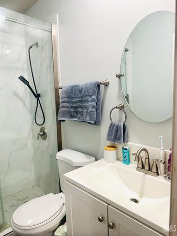 6004 Almendra Avenue B, Bakersfield, CA 93309