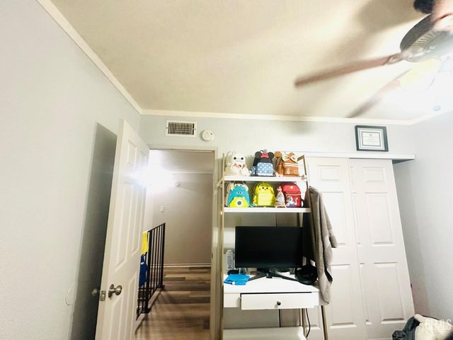 6004 Almendra Avenue B, Bakersfield, CA 93309