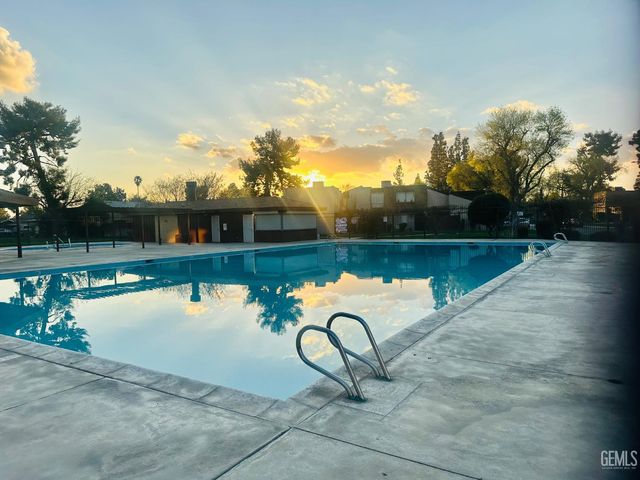 6004 Almendra Avenue B, Bakersfield, CA 93309