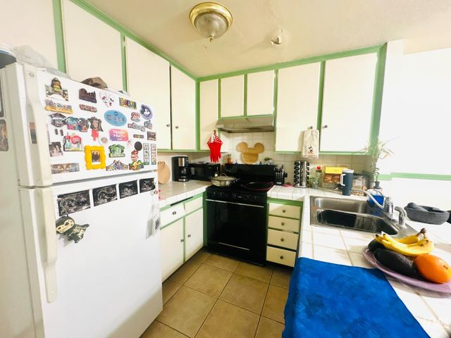 6004 Almendra Avenue B, Bakersfield, CA 93309