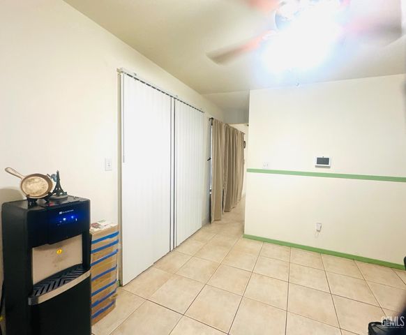 6004 Almendra Avenue B, Bakersfield, CA 93309