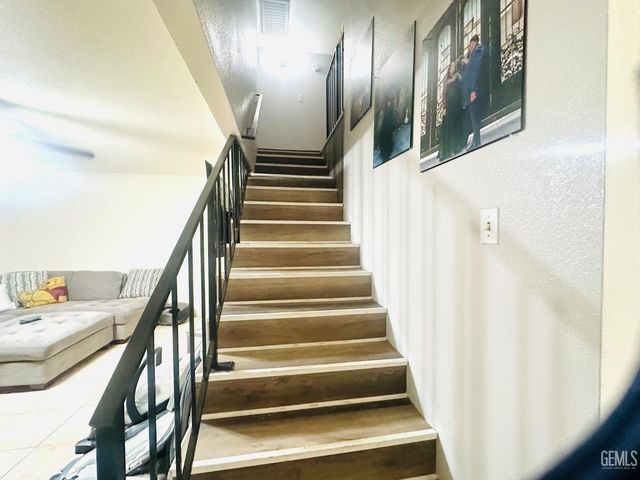 6004 Almendra Avenue B, Bakersfield, CA 93309