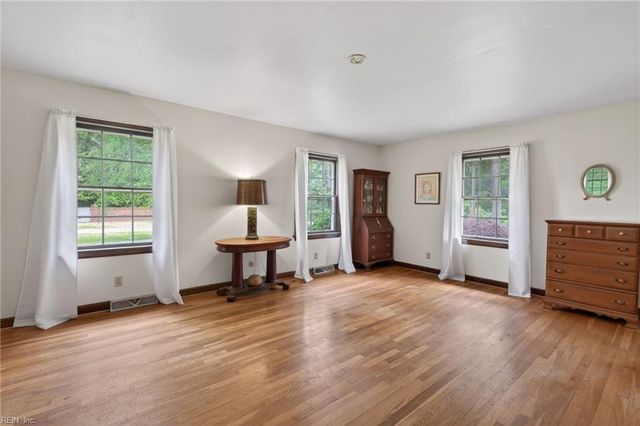 3100 Riveredge DR, Portsmouth, VA 23703