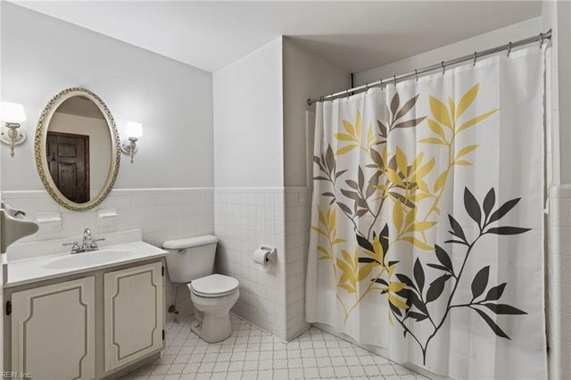 3100 Riveredge DR, Portsmouth, VA 23703