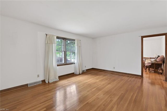 3100 Riveredge DR, Portsmouth, VA 23703