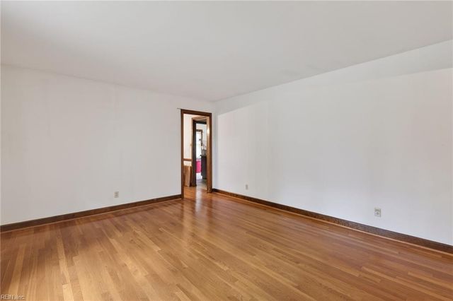 3100 Riveredge DR, Portsmouth, VA 23703