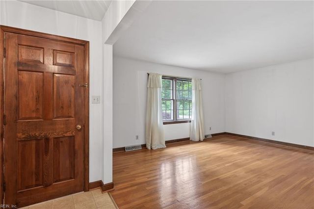 3100 Riveredge DR, Portsmouth, VA 23703