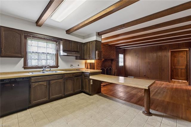 3100 Riveredge DR, Portsmouth, VA 23703