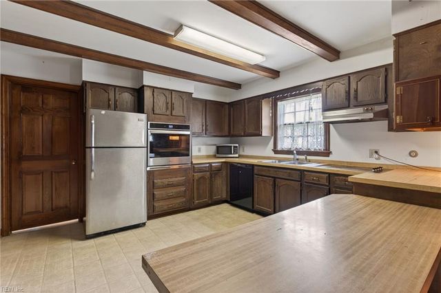 3100 Riveredge DR, Portsmouth, VA 23703