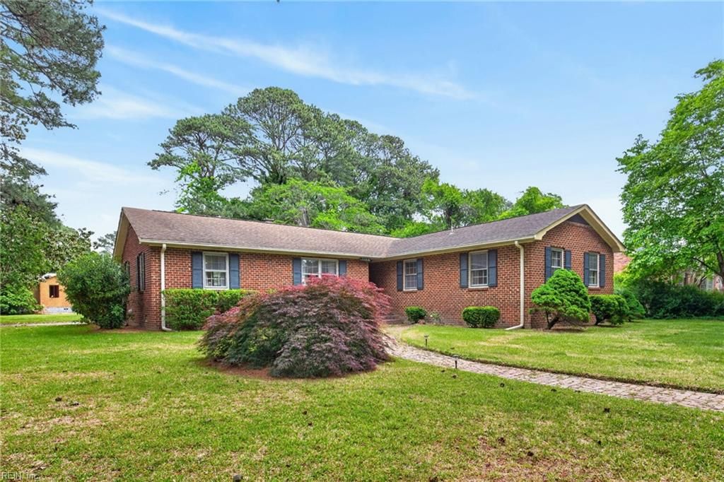 3100 Riveredge DR, Portsmouth, VA 23703