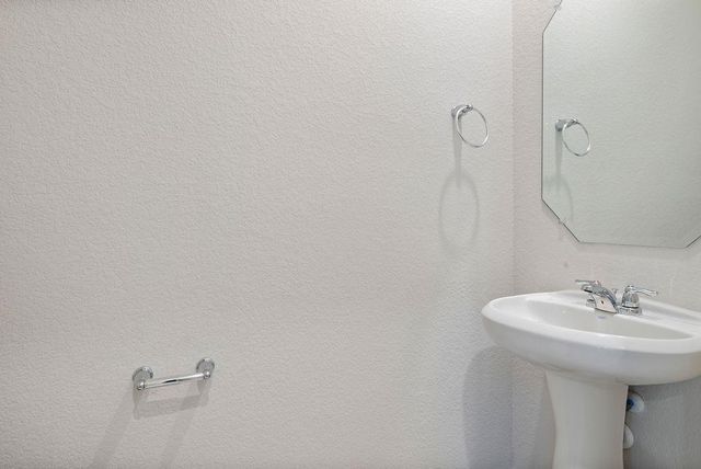 116 Barret DR, Liberty Hill, TX 78642