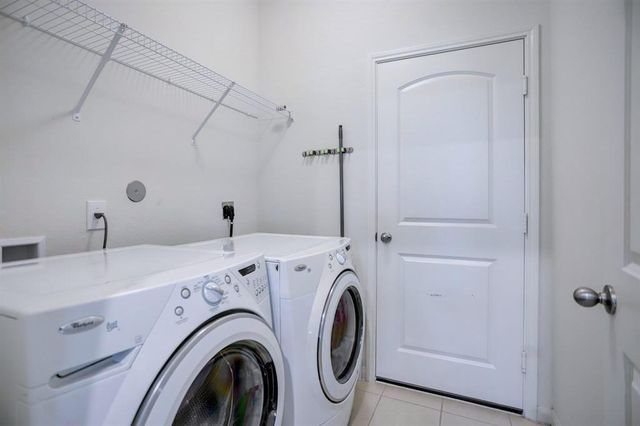 1303 Emerald Stone Drive, Rosharon, TX 77583
