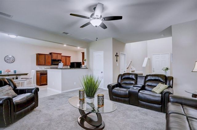 1303 Emerald Stone Drive, Rosharon, TX 77583