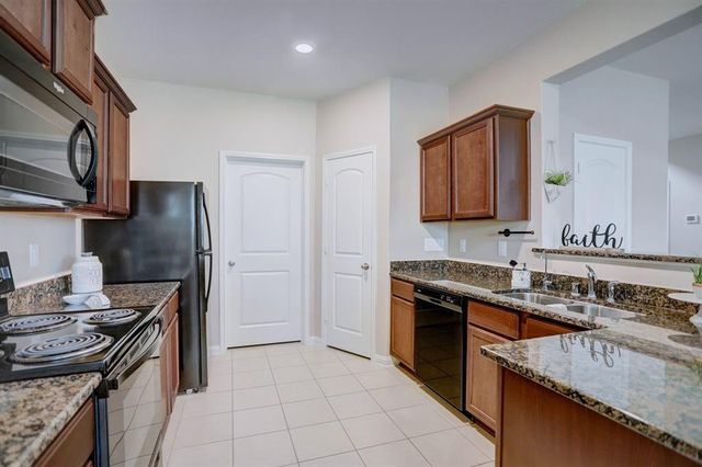 1303 Emerald Stone Drive, Rosharon, TX 77583