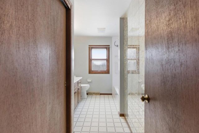 3642 COUNTY ROAD I, Saukville, WI 53080