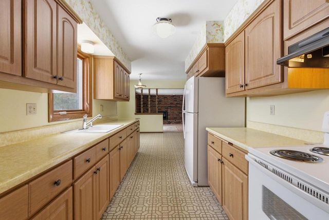 3642 COUNTY ROAD I, Saukville, WI 53080