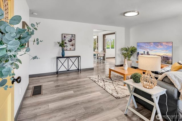 10624 171st Avenue NE, Redmond, WA 98052