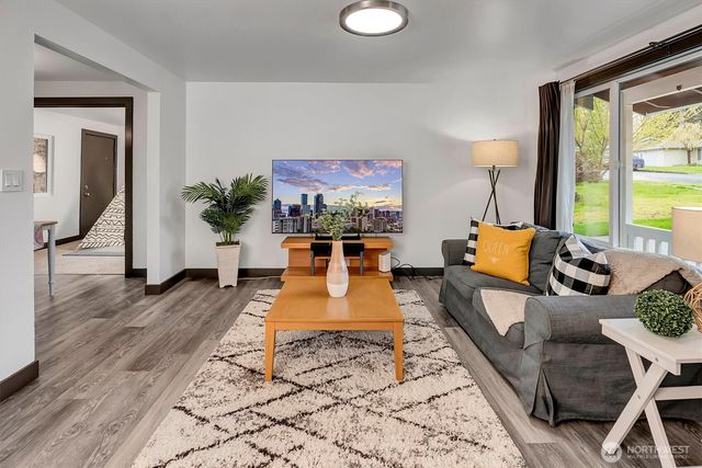 10624 171st Avenue NE, Redmond, WA 98052