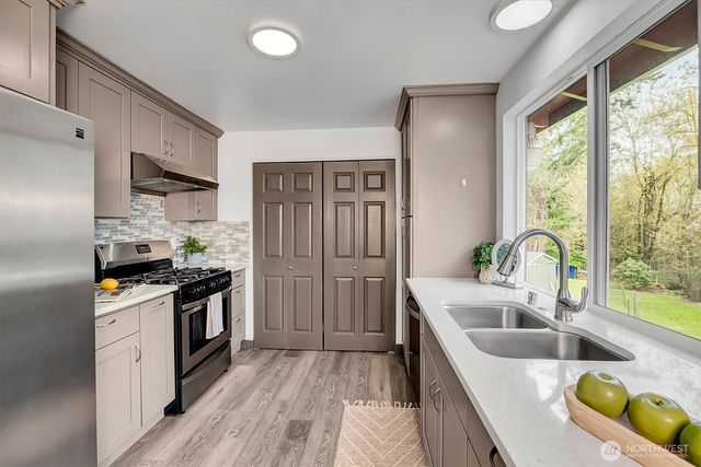 10624 171st Avenue NE, Redmond, WA 98052