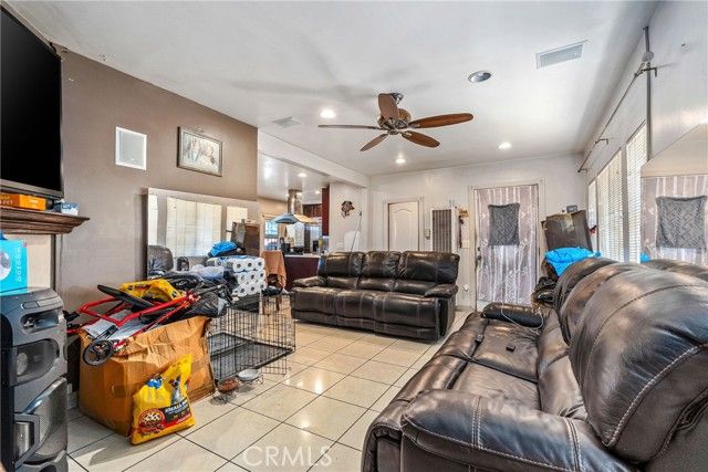 439 W 76th Street, Los Angeles, CA 90003