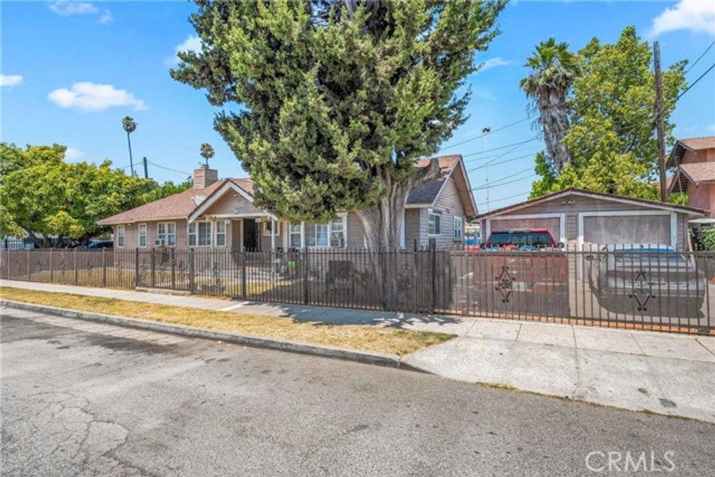 439 W 76th Street, Los Angeles, CA 90003
