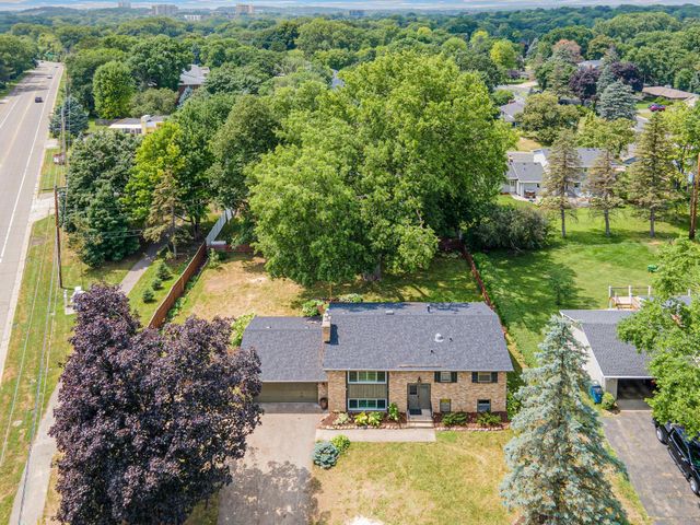 5616 Highwood Drive, Edina, MN 55436