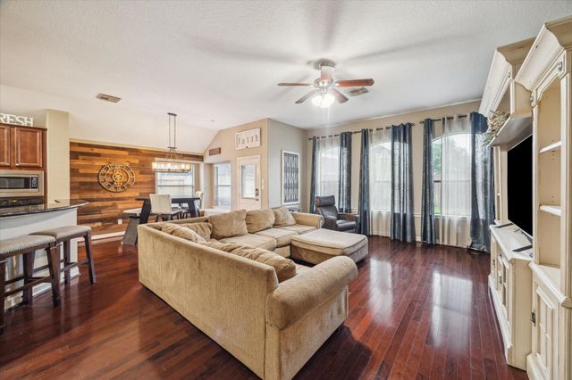12910 Southport Drive, Pearland, TX 77584
