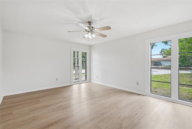 8215 LA SERENA DRIVE, Tampa, FL 33614