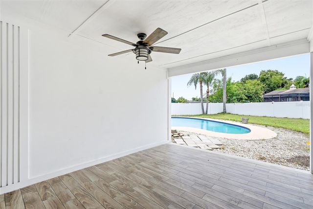 8215 LA SERENA DRIVE, Tampa, FL 33614