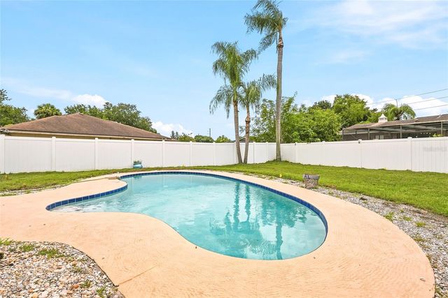 8215 LA SERENA DRIVE, Tampa, FL 33614